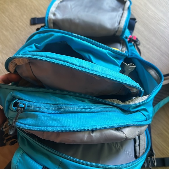 Camelbak LUXE 3L Hydration Backpack - Picture 8 of 8